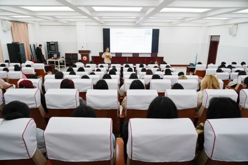 网投官网开展青春期健康知识专题讲座