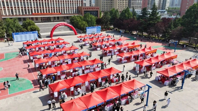 网投官网举办2025年毕业生就业双向选择洽谈会
