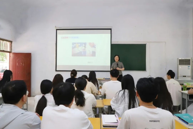 网投官网副校长张淑爱讲授专题思政课