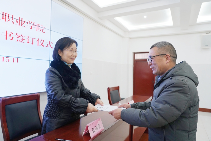 强化责任意识 筑牢校园安全防线 ——网投官网举行2026年安全责任书签订仪式