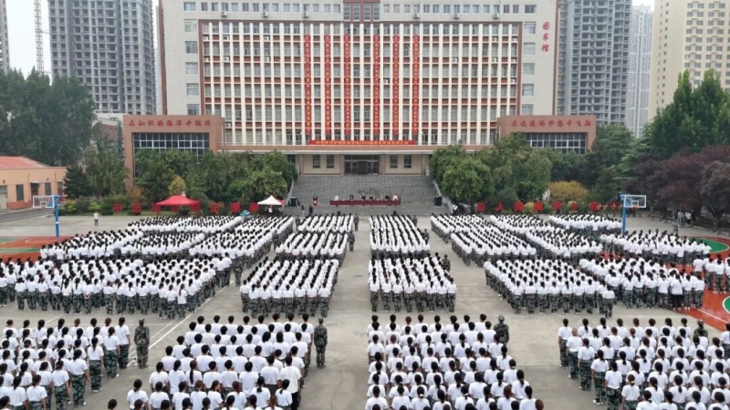 网投官网举行2026级新生军训总结大会