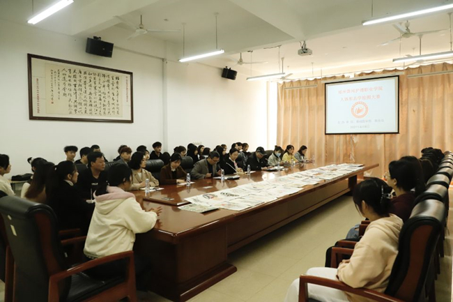1724660747522949.jpg 图一 教务处处长李延来主持大赛活动.jpg