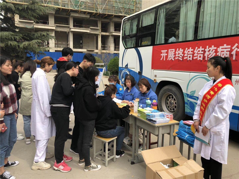 网投官网联合郑州市第二人民医院科学大道社区卫生服务中心开展结核病宣传工作