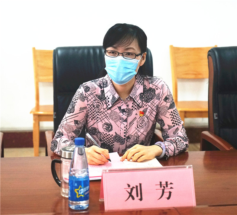 郑州市教育局年检专家组莅临网投官网检查指导工作