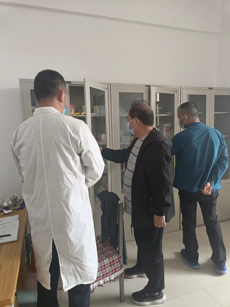 新密市疫情防控指挥部莅临网投官网新密校区开展疫情防控检查