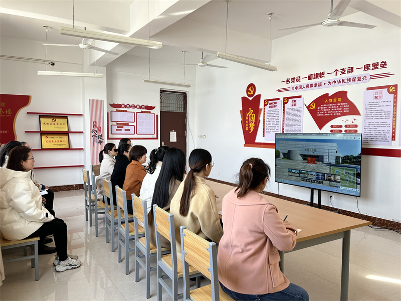 参观网上纪念馆.jpg