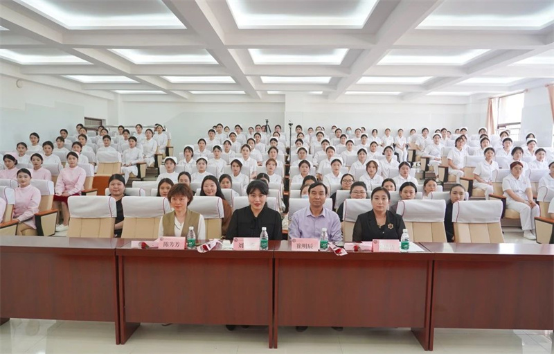 网投官网举行512国际护士节授帽仪式暨表彰大会
