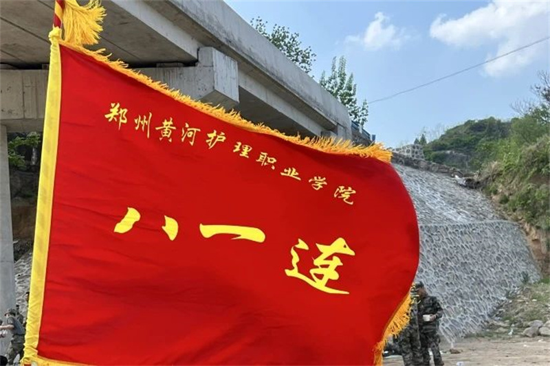 网投官网八一连举行春季百人百里双向野营拉练活动