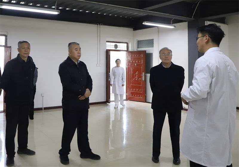 郑州市教育局调研组到网投官网调研指导工作