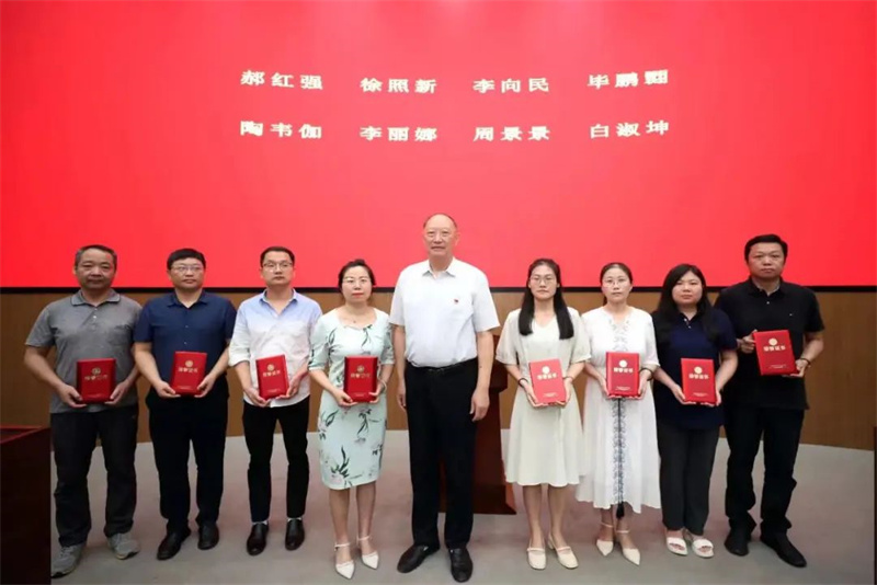 网投官网教师荣获河南省民办教育协会科研先进个人称号