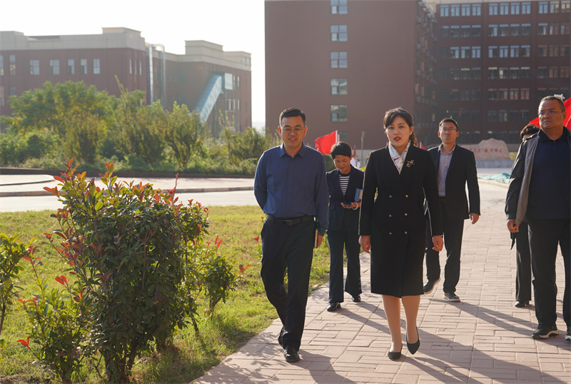 新密市人民法院党组书记、院长郭红伟走访调研网投官网新密校区