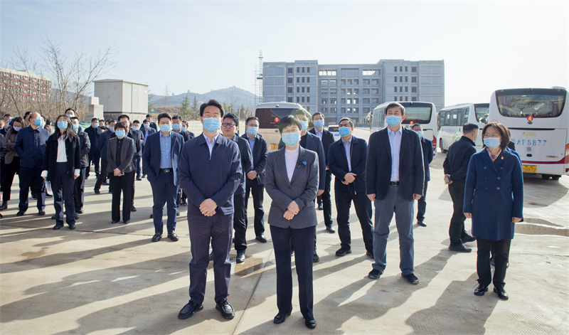 新密市领导班子莅临网投官网新密校区重点项目观摩指导