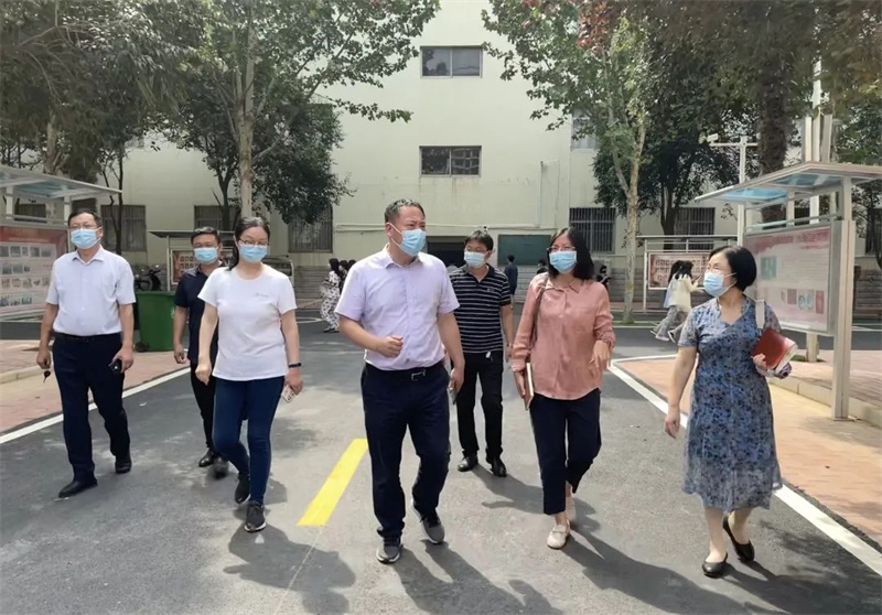 郑州市高新区管委会、郑州市高新区社会事业局领导一行来网投官网督导检查疫情防控工作