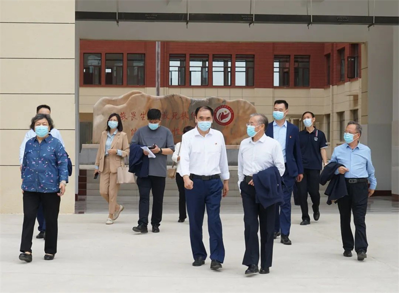 郑州新华医院党委书记、院长陈延宾一行来网投官网新密校区参观交流
