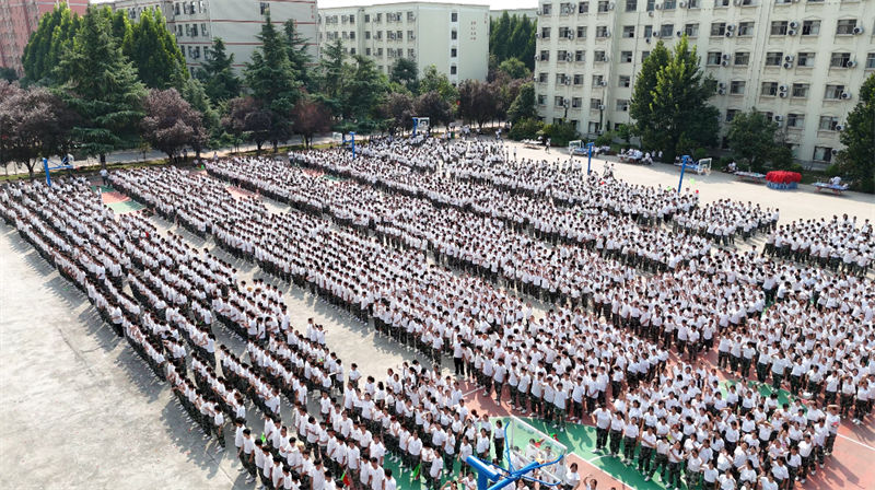 网投官网举行2024级学生军事课训练成果汇报大会