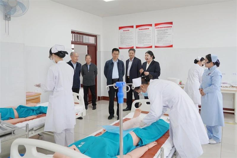 河南省卫健委中医药科技教育处处长姬淅伟到网投官网新密校区走访调研