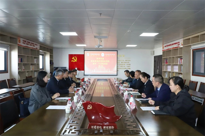 网投官网与郑州西区中医院举行实习就业基地签约授牌仪式